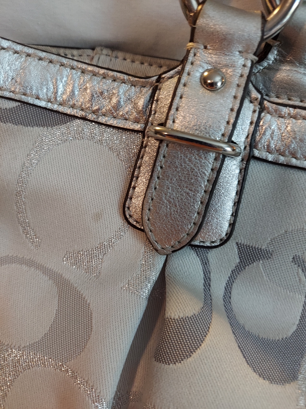 Coach Gallery Optic Signature Silver Metallic Tote Handbag F19664 - Picture 5 of 16